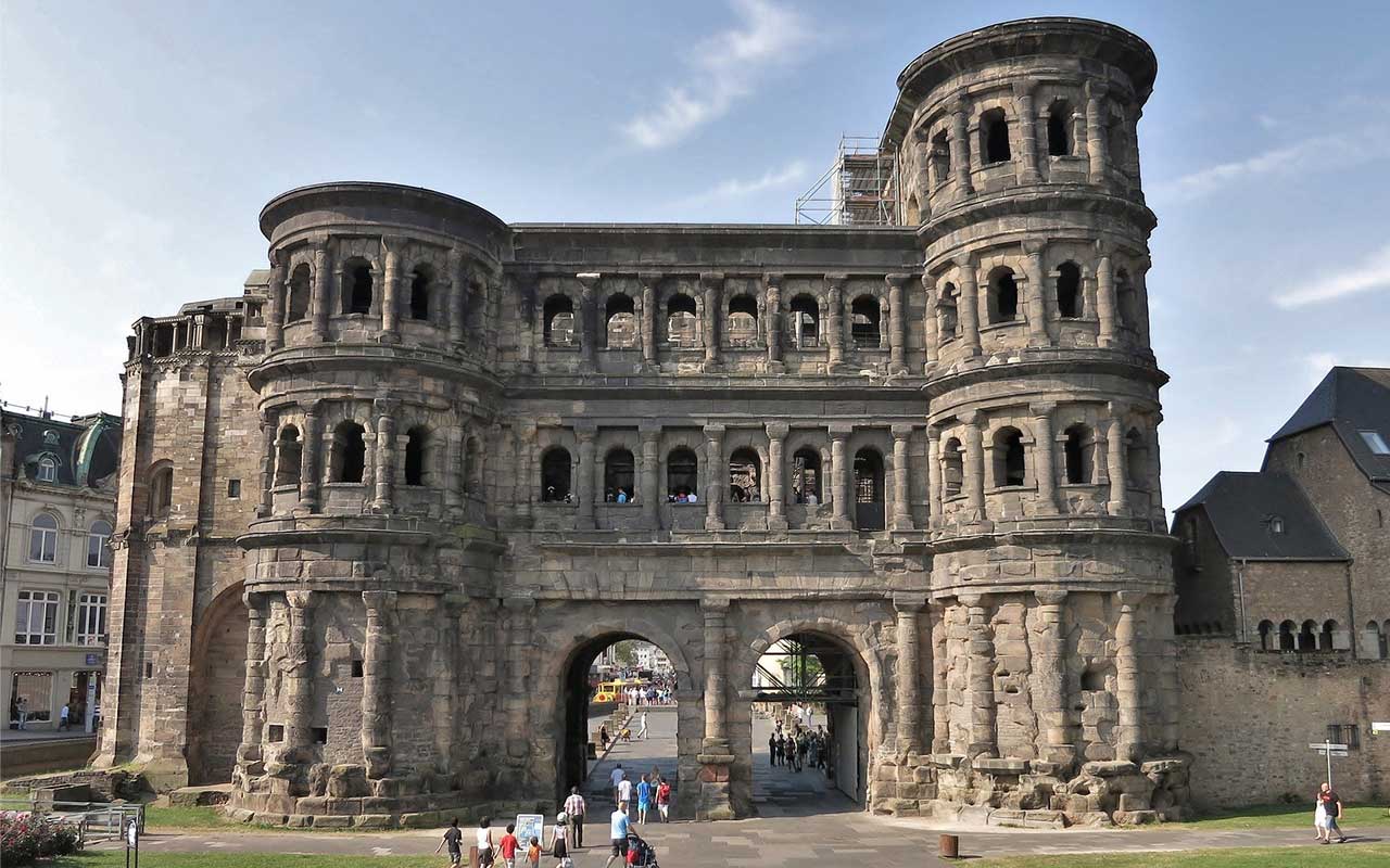Traffic-related feasibility study for redesign measures near the Porta Nigra UNSECO World Heritage Site in Trier